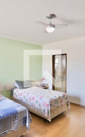 Casa à venda com 450m², 4 quartos e 7 vagas Casa à venda com 450m², 4 quartos e 7 vagasQuarto 1
