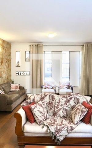 Casa à venda com 450m², 4 quartos e 7 vagas Casa à venda com 450m², 4 quartos e 7 vagasSala 1