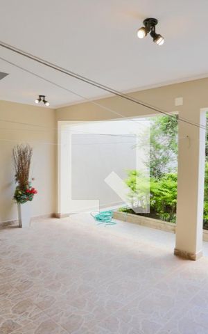 Casa à venda com 450m², 4 quartos e 7 vagas Casa à venda com 450m², 4 quartos e 7 vagasQuintal