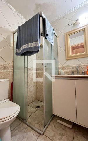 Casa de condomínio à venda com 140m², 4 quartos e 3 vagas Casa de condomínio à venda com 140m², 4 quartos e 3 vagasBanheiro Corredor