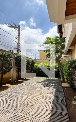Casa de condomínio à venda com 140m², 4 quartos e 3 vagas Casa de condomínio à venda com 140m², 4 quartos e 3 vagasÁrea comum