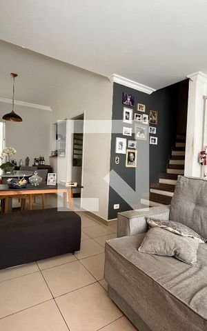Casa de condomínio à venda com 140m², 4 quartos e 3 vagas Casa de condomínio à venda com 140m², 4 quartos e 3 vagasSala