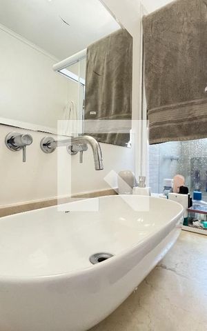 Casa à venda com 155m², 4 quartos e 1 vaga Casa à venda com 155m², 4 quartos e 1 vagaBanheiro da Suíte