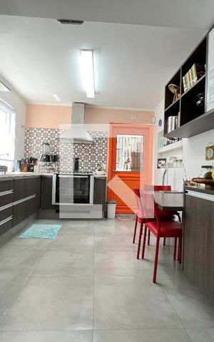 Casa à venda com 155m², 4 quartos e 1 vaga Casa à venda com 155m², 4 quartos e 1 vagaCozinha