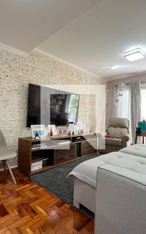Casa à venda com 155m², 4 quartos e 1 vaga Casa à venda com 155m², 4 quartos e 1 vagaSala