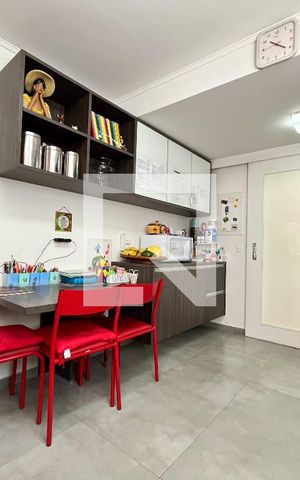 Casa à venda com 155m², 4 quartos e 1 vaga Casa à venda com 155m², 4 quartos e 1 vagaCozinha