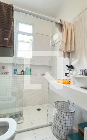 Casa à venda com 155m², 4 quartos e 1 vaga Casa à venda com 155m², 4 quartos e 1 vagaBanheiro Corredor
