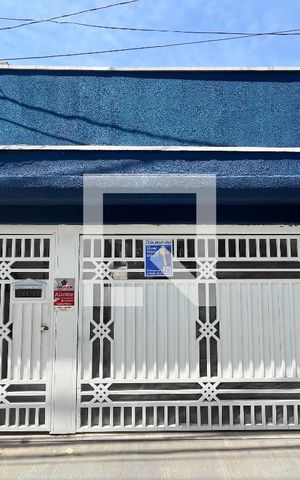 Casa à venda com 155m², 4 quartos e 1 vaga Casa à venda com 155m², 4 quartos e 1 vagaFachada