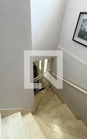 Casa à venda com 155m², 4 quartos e 1 vaga Casa à venda com 155m², 4 quartos e 1 vagaEscada