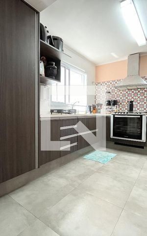 Casa à venda com 155m², 4 quartos e 1 vaga Casa à venda com 155m², 4 quartos e 1 vagaCozinha