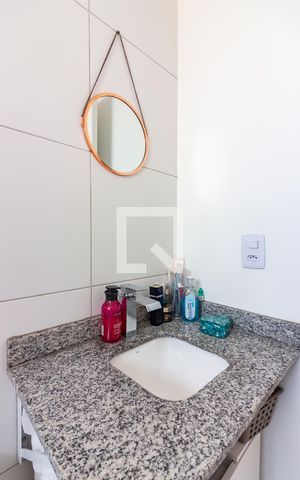 Apartamento à venda com 80m², 3 quartos e 2 vagas Apartamento à venda com 80m², 3 quartos e 2 vagasBanheiro da Suíte 1