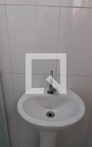 Casa de condomínio para alugar com 77m², 2 quartos e 1 vagaPia banheiro da suíte 1