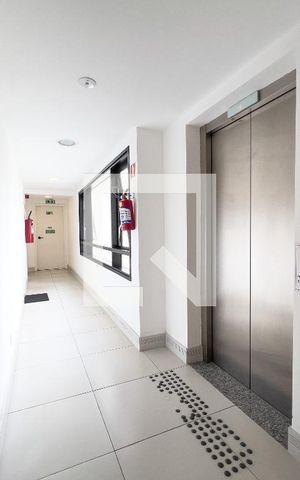 Apartamento à venda com 29m², 1 quarto e 1 vaga Apartamento à venda com 29m², 1 quarto e 1 vagaÁrea comum - Hall do elevador, piso tátil
