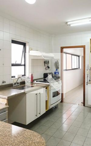 Apartamento à venda com 140m², 3 quartos e 2 vagasCozinha