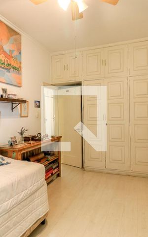 Casa à venda com 280m², 3 quartos e 3 vagas Casa à venda com 280m², 3 quartos e 3 vagasQuarto