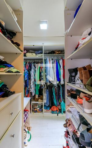 Casa à venda com 280m², 3 quartos e 3 vagas Casa à venda com 280m², 3 quartos e 3 vagasCloset da suíte 1