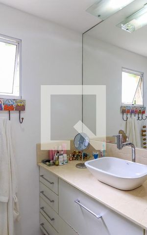 Casa à venda com 280m², 3 quartos e 3 vagas Casa à venda com 280m², 3 quartos e 3 vagasBanheiro da Suíte 1