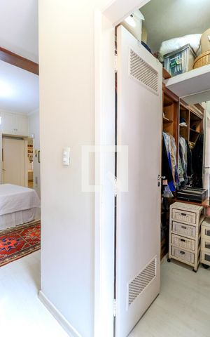 Casa à venda com 280m², 3 quartos e 3 vagas Casa à venda com 280m², 3 quartos e 3 vagasCloset da suíte 2
