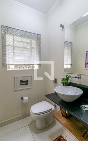 Casa à venda com 280m², 3 quartos e 3 vagas Casa à venda com 280m², 3 quartos e 3 vagasLavabo
