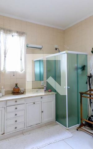 Casa à venda com 280m², 3 quartos e 3 vagas Casa à venda com 280m², 3 quartos e 3 vagasBanheiro da Suíte 2
