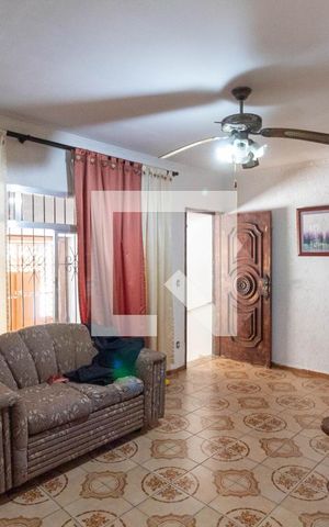 Casa à venda com 370m², 6 quartos e 4 vagas Casa à venda com 370m², 6 quartos e 4 vagasSala