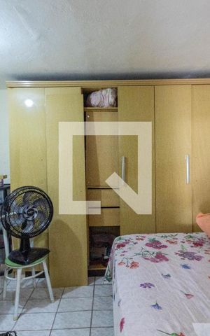 Casa à venda com 370m², 6 quartos e 4 vagas Casa à venda com 370m², 6 quartos e 4 vagasQuarto 5