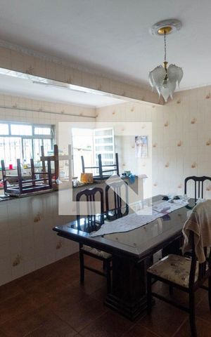 Casa à venda com 370m², 6 quartos e 4 vagas Casa à venda com 370m², 6 quartos e 4 vagasCopa