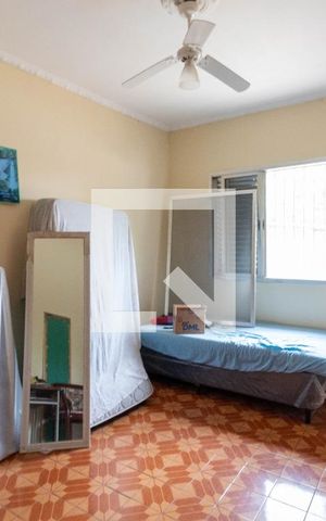 Casa à venda com 370m², 6 quartos e 4 vagas Casa à venda com 370m², 6 quartos e 4 vagasQuarto 1