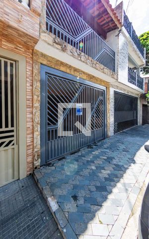 Casa à venda com 72m², 2 quartos e 1 vaga Casa à venda com 72m², 2 quartos e 1 vagaFachada