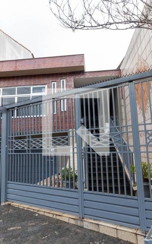 Casa à venda com 317m², 4 quartos e 4 vagas Casa à venda com 317m², 4 quartos e 4 vagasFachada