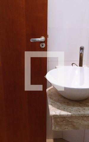 Apartamento para alugar com 177m², 3 quartos e 4 vagasBanheiro 3 (Externo)