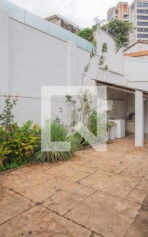 Casa à venda com 250m², 3 quartos e 3 vagas Casa à venda com 250m², 3 quartos e 3 vagasÁrea de Serviço
