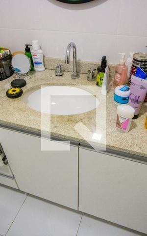 Apartamento à venda com 61m², 2 quartos e 1 vaga Apartamento à venda com 61m², 2 quartos e 1 vagaBanheiro do quarto 1
