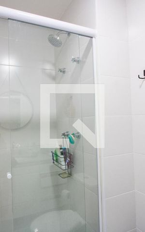Apartamento à venda com 61m², 2 quartos e 1 vaga Apartamento à venda com 61m², 2 quartos e 1 vagaBanheiro do quarto 1