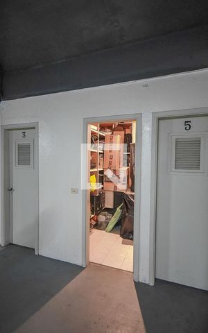 Apartamento à venda com 144m², 3 quartos e 3 vagas Apartamento à venda com 144m², 3 quartos e 3 vagasÁrea comum-Depósito
