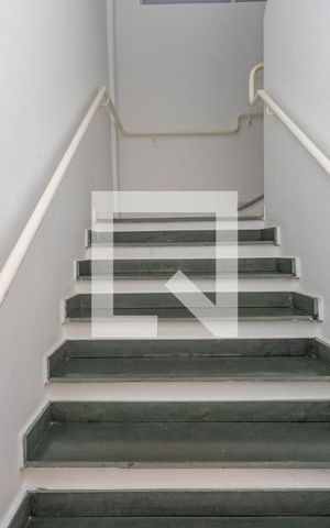 Apartamento à venda com 54m², 2 quartos e 1 vaga Apartamento à venda com 54m², 2 quartos e 1 vagaEscada do prédio