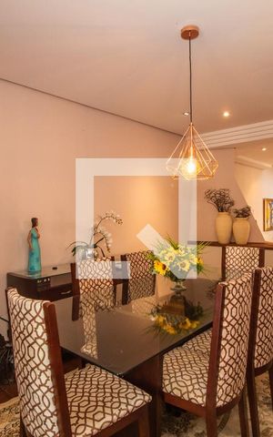 Casa à venda com 363m², 5 quartos e 2 vagas Casa à venda com 363m², 5 quartos e 2 vagasSala