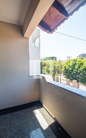 Casa à venda com 363m², 5 quartos e 2 vagas Casa à venda com 363m², 5 quartos e 2 vagasVaranda