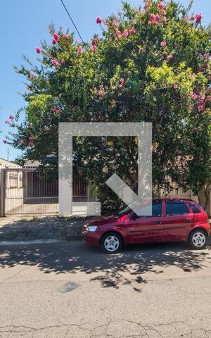 Casa à venda com 363m², 5 quartos e 2 vagas Casa à venda com 363m², 5 quartos e 2 vagasFachada