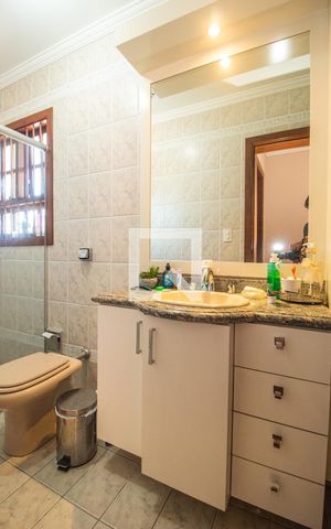 Casa à venda com 363m², 5 quartos e 2 vagas Casa à venda com 363m², 5 quartos e 2 vagasBanheiro