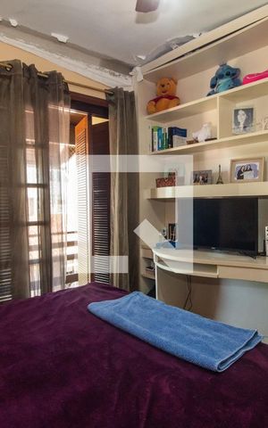 Casa à venda com 363m², 5 quartos e 2 vagas Casa à venda com 363m², 5 quartos e 2 vagasQuarto