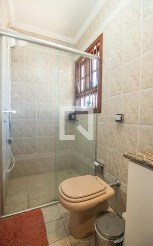 Casa à venda com 363m², 5 quartos e 2 vagas Casa à venda com 363m², 5 quartos e 2 vagasBanheiro