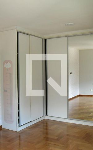 Casa de condomínio para alugar com 582m², 4 quartos e 4 vagasSuíte 1 