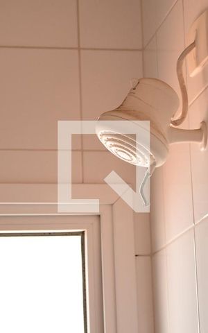 Casa de condomínio para alugar com 582m², 4 quartos e 4 vagasBanheiros do salão