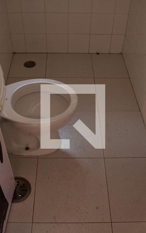 Casa de condomínio para alugar com 582m², 4 quartos e 4 vagasBanheiros do salão