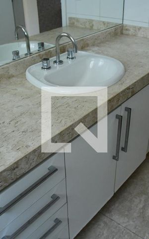 Casa de condomínio para alugar com 582m², 4 quartos e 4 vagasBanheiro da Suíte 1 