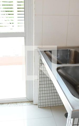 Casa de condomínio para alugar com 582m², 4 quartos e 4 vagasÁrea de Serviço