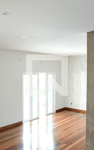 Casa de condomínio para alugar com 582m², 4 quartos e 4 vagasSala