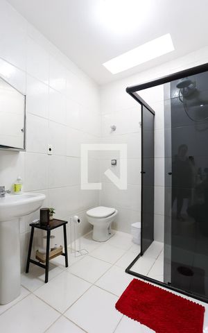Casa à venda com 100m², 3 quartos e 2 vagas Casa à venda com 100m², 3 quartos e 2 vagasBanheiro