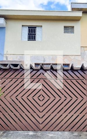 Casa à venda com 100m², 3 quartos e 2 vagas Casa à venda com 100m², 3 quartos e 2 vagasFachada